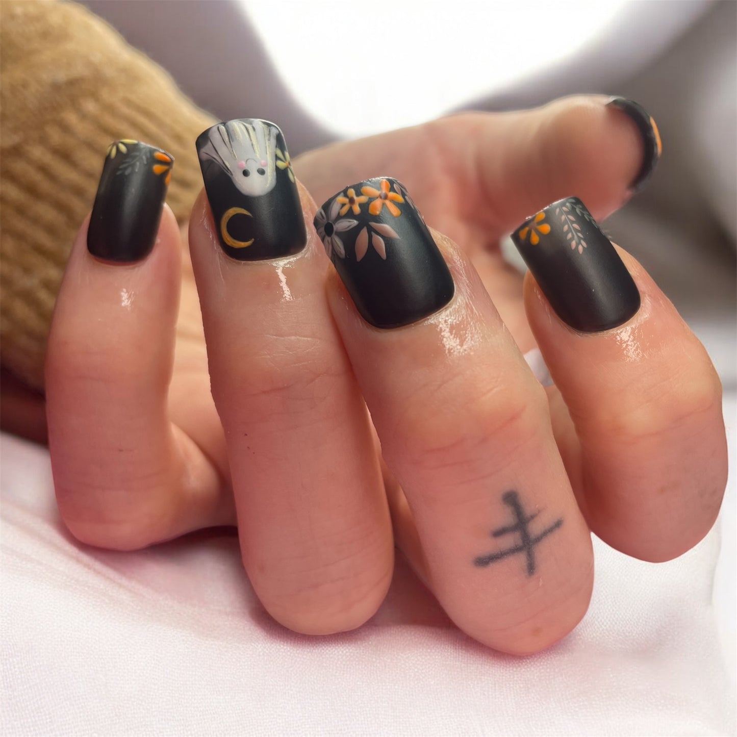 Boo-tiful Autumn” Press-On Nail Set 🎃👻