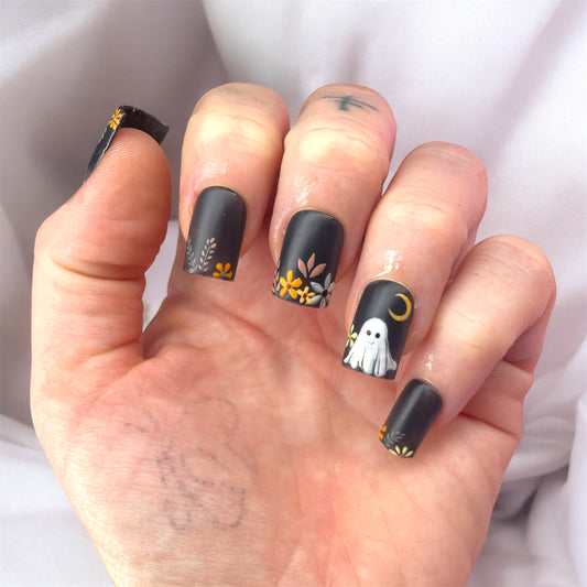 Boo-tiful Autumn” Press-On Nail Set 🎃👻