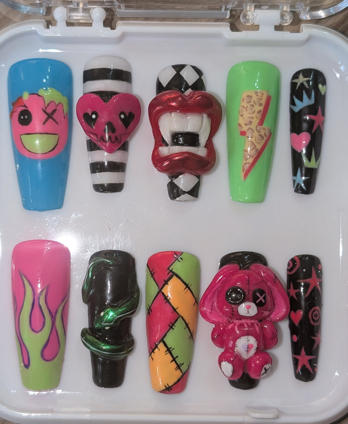 Pretty Twisted | 3D Press on Nails