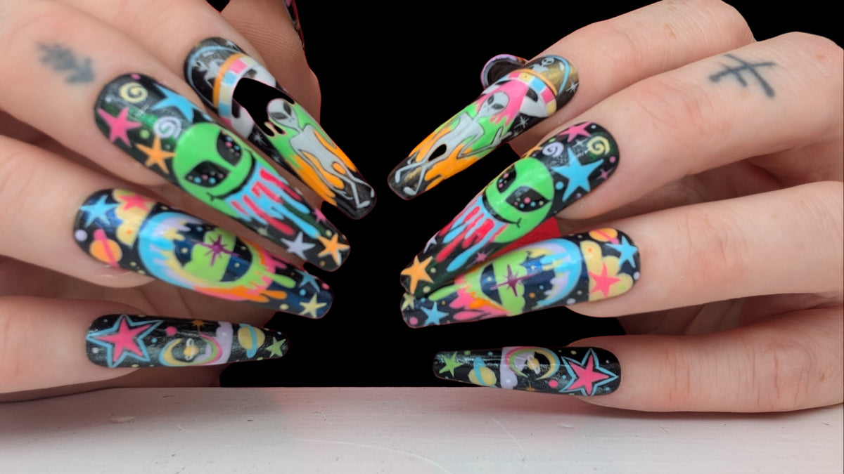 Alien Invasion | Press On Nails